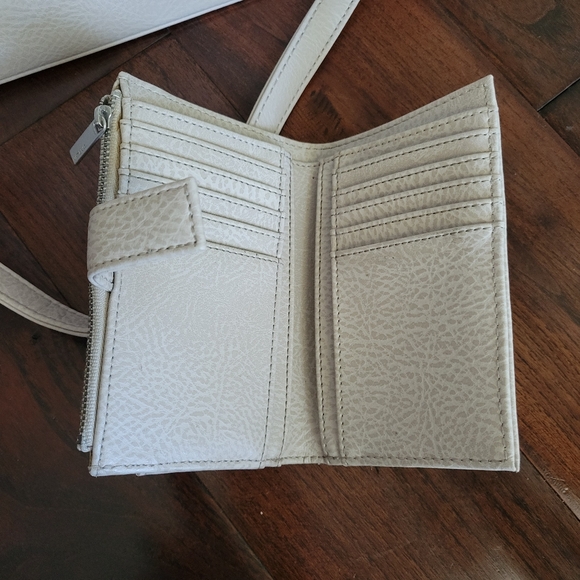 Matt and Nat Fleury vegan leather bag and matching bifold wallet - Picture 2 of 13